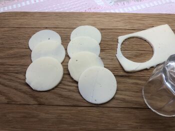 Канапе с салями и сыром фото 2 шага рецепта